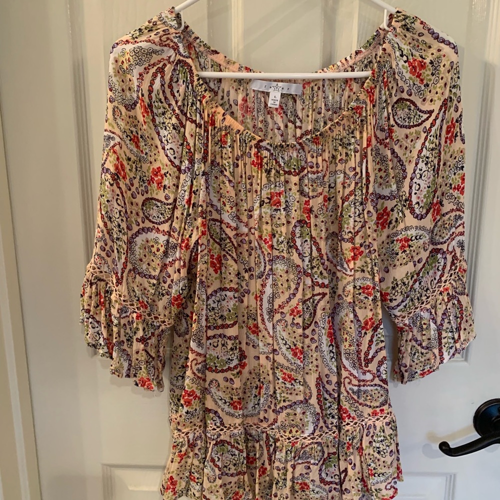 Women’s Top, Large. Summer and Lightweight